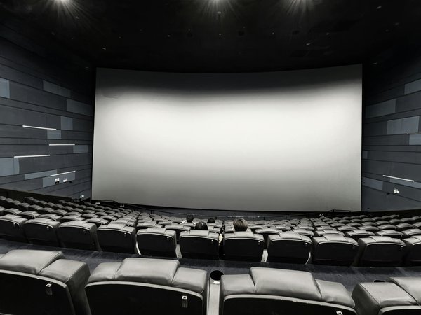 Découvrez n&p magiciens suisse : experts en illusion modernes