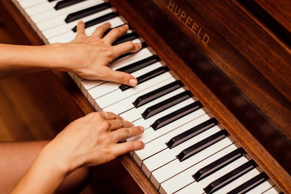 Apprendre le piano seul : conseils pour y arriver facilement