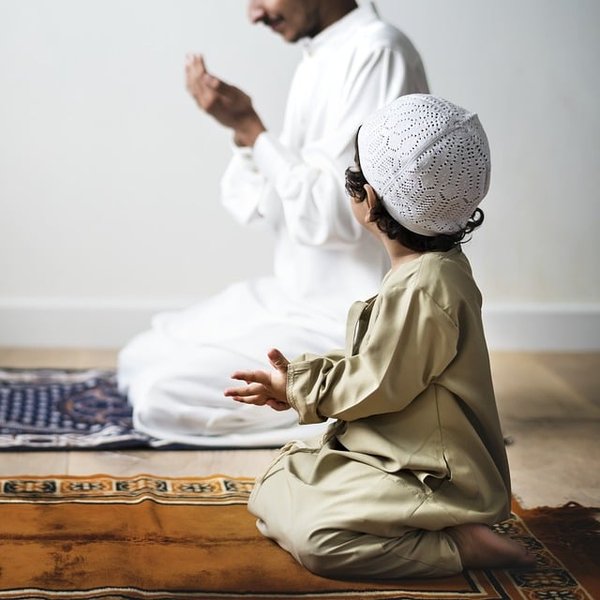 Le bon comportement en islam : les essentiels à connaître