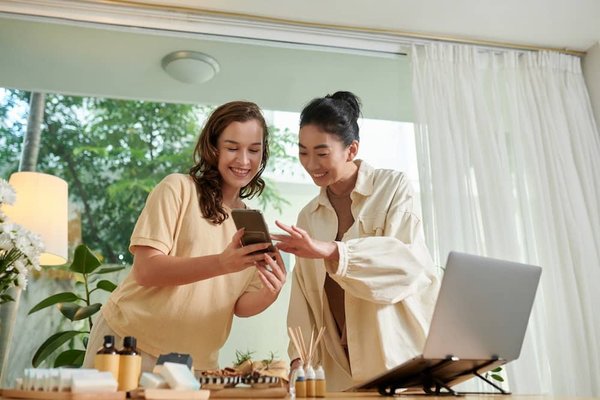 Comment utiliser le feedback des clients pour améliorer un produit technologique?